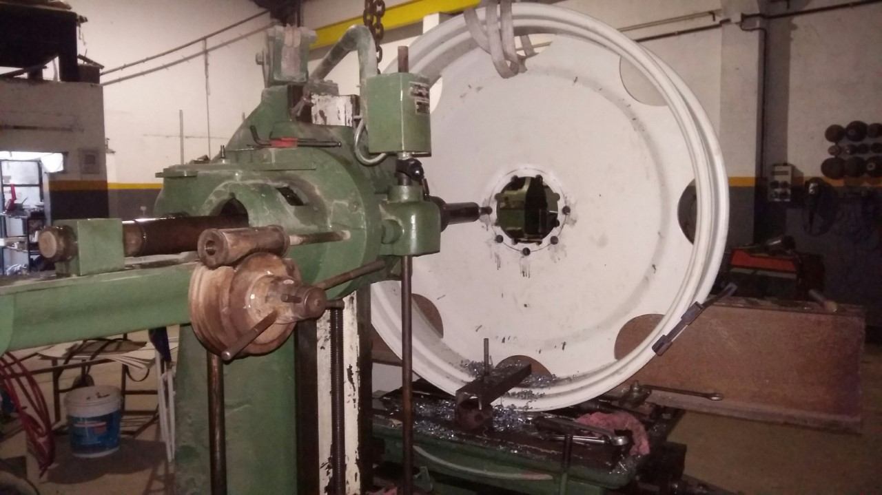 Mecanizado de cara frontal de pieza de gran diámetro